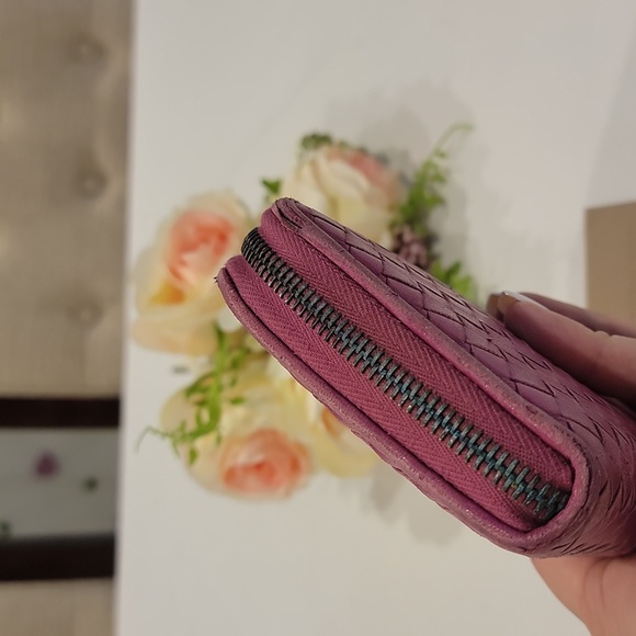 Authentic Bottega Veneta zippy wallet - Picture 3 of 10